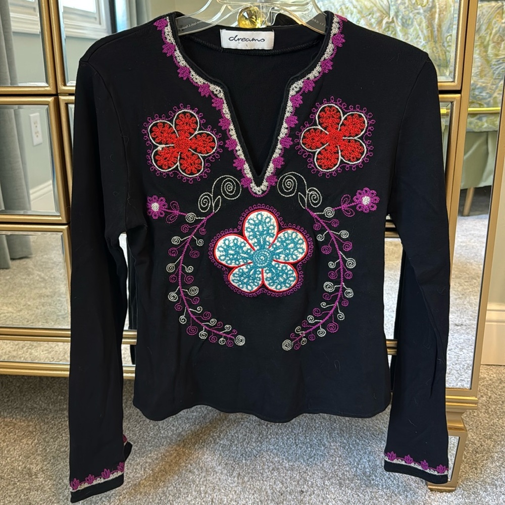 Vintage 90s Dreams Spain Boho Flower Embroidered Bell Sleeve Top. Size L